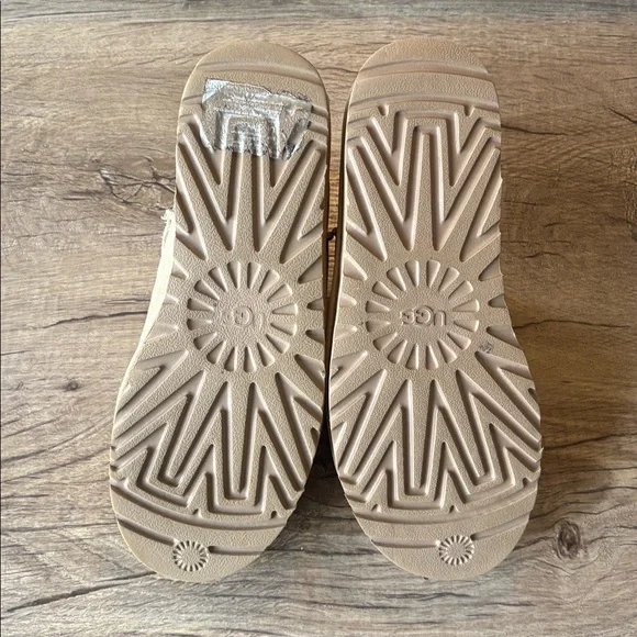 UGG Women’s Suede Slip-On Mule - Tan size 9 - Picture 8 of 8